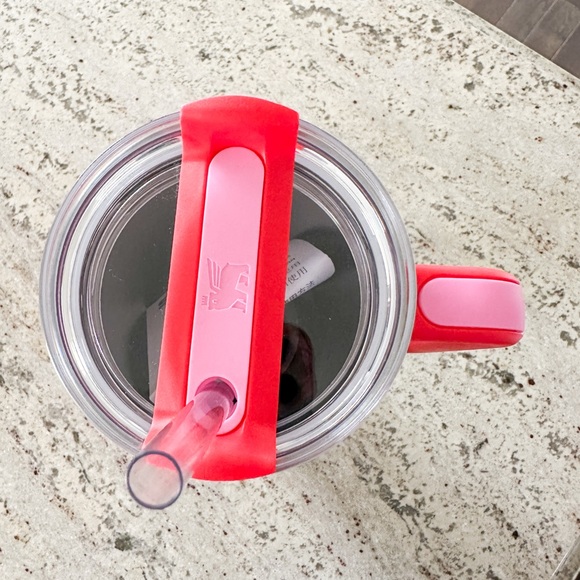 Valentine's Day - Limited Edition - Stanley 40oz with hearts - Picture 6 of 7